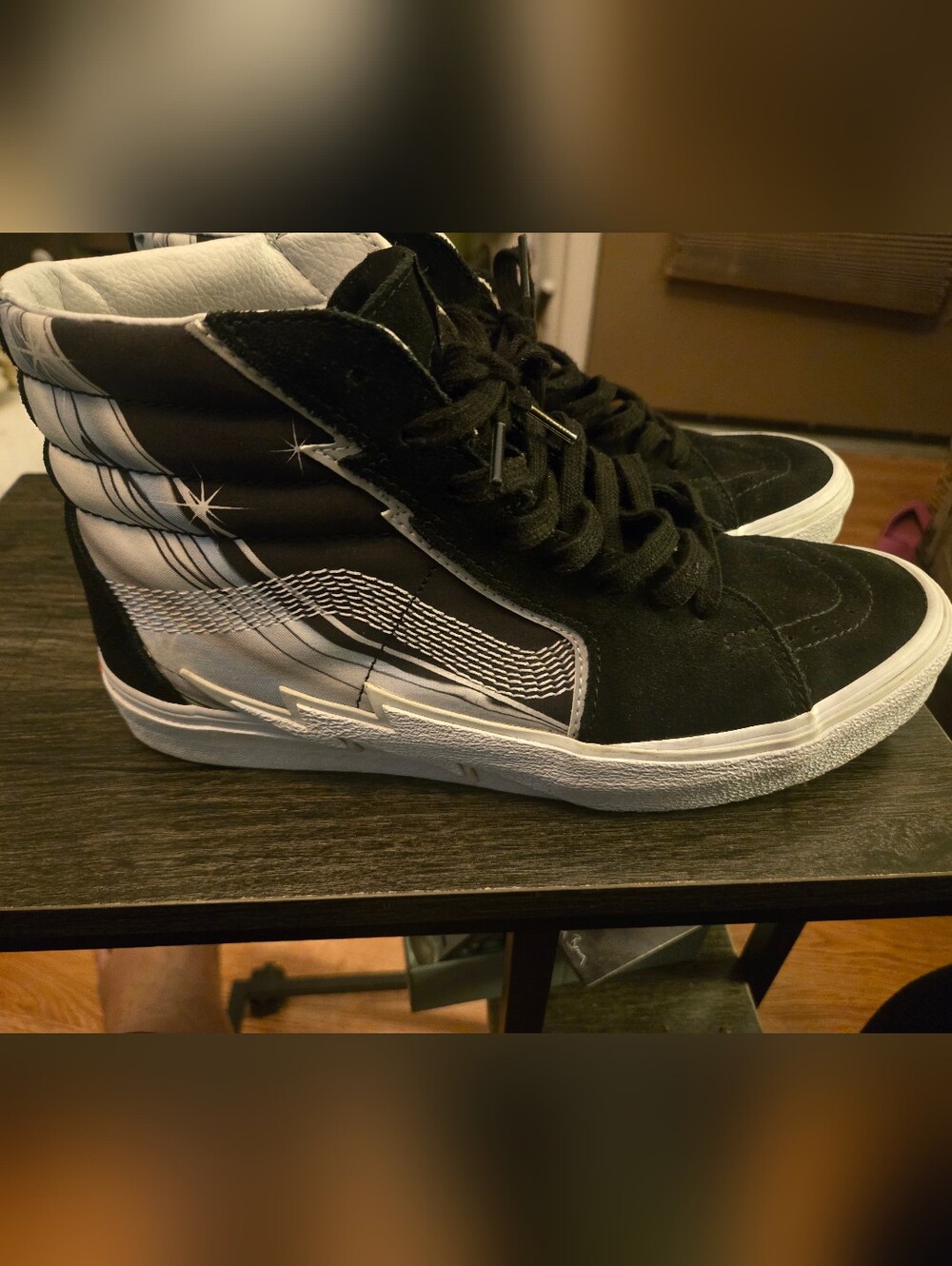 Vans Sk8-Hi Bolt Unisex Black Sneaker. Mens 9.5  Women 11
